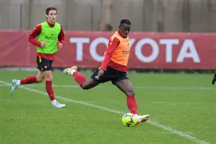 罗马训练开放日,冲刺阶段复出首秀引欢呼,德甲在即,资深球员宣示担当(哥达纲领批判摘要) 罗马训练开放日,冲刺阶段复出首秀引欢呼,德甲在即,资深球员宣示担当(哥达纲领批判摘要)