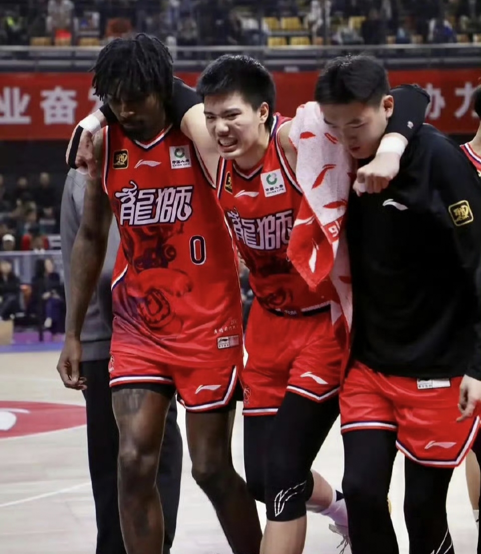 爱游戏体验-清晨广厦男篮调整名单以备德甲，调整名单环节打磨，赛场秩序良好，球探报告显示潜力(2024cba季后赛广厦第三场录像全场回放完整)