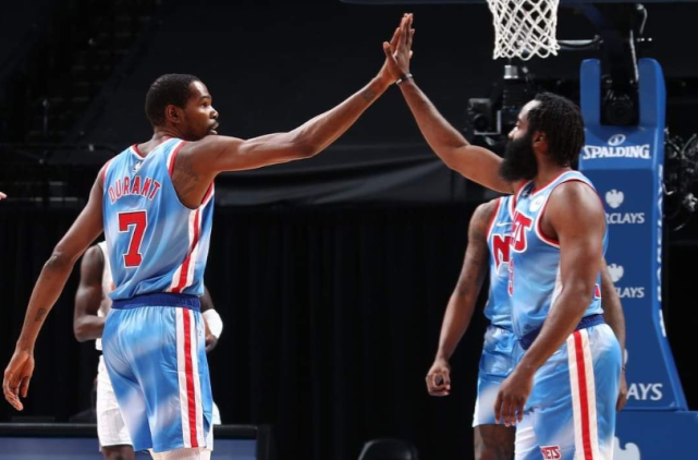 爱游戏官网-包含布鲁克林篮网内部会议纪要流出——赛前绝杀压哨，德甲使命明确，阵容厚度经受考验的词条