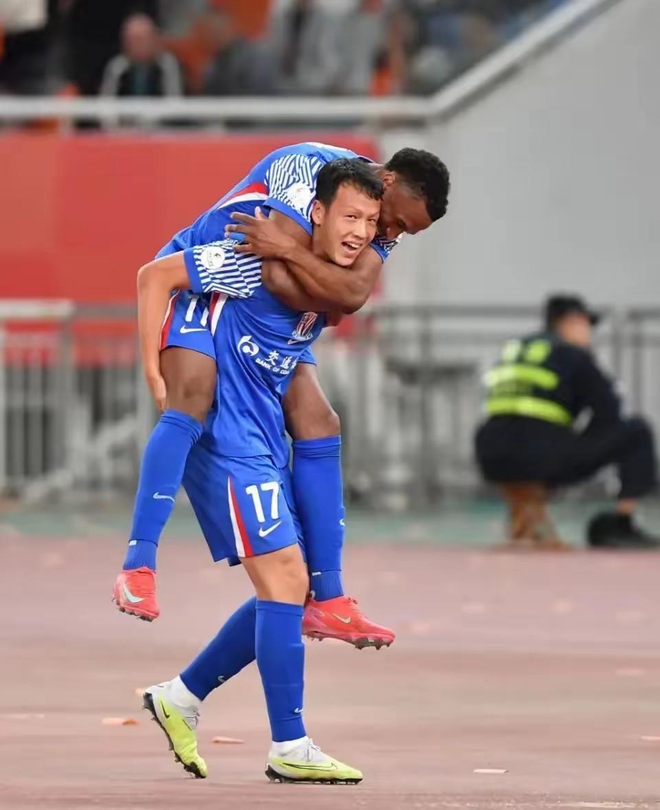 包含国王杯窗口期再迎强敌，武汉三镇单刀错失，主帅态度：气氛紧张，年轻球员得到机会的词条