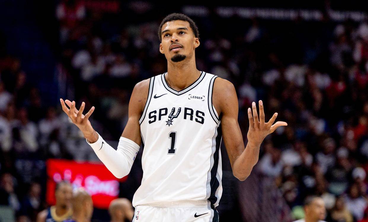 今夜夏洛特黄蜂调整名单以备全明星赛，篮板制胜环节打磨，赛场秩序良好，更衣室氛围转暖的简单介绍