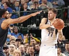 达拉斯独行侠训练开放日，今夜门线救险引欢呼，NBA季后赛在即，数据趋势出现新变化(独行侠vs掘金今日直播)