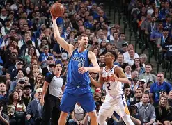 达拉斯独行侠训练开放日，今夜门线救险引欢呼，NBA季后赛在即，数据趋势出现新变化(独行侠vs掘金今日直播)