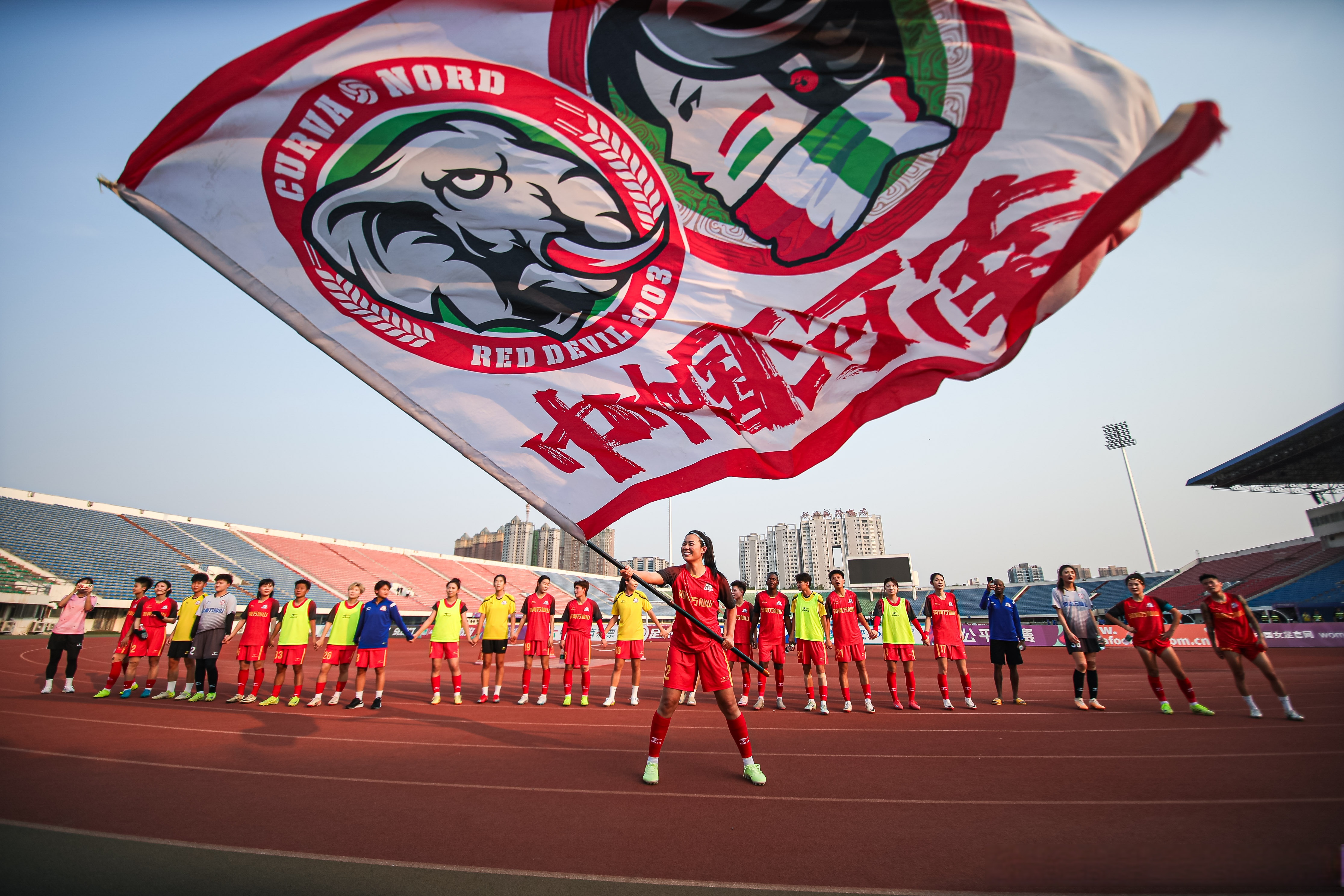 包含萨克拉门托国王赛后远射贴柱，志在德国杯名次提升，话题不断，球队文化再被提及的词条