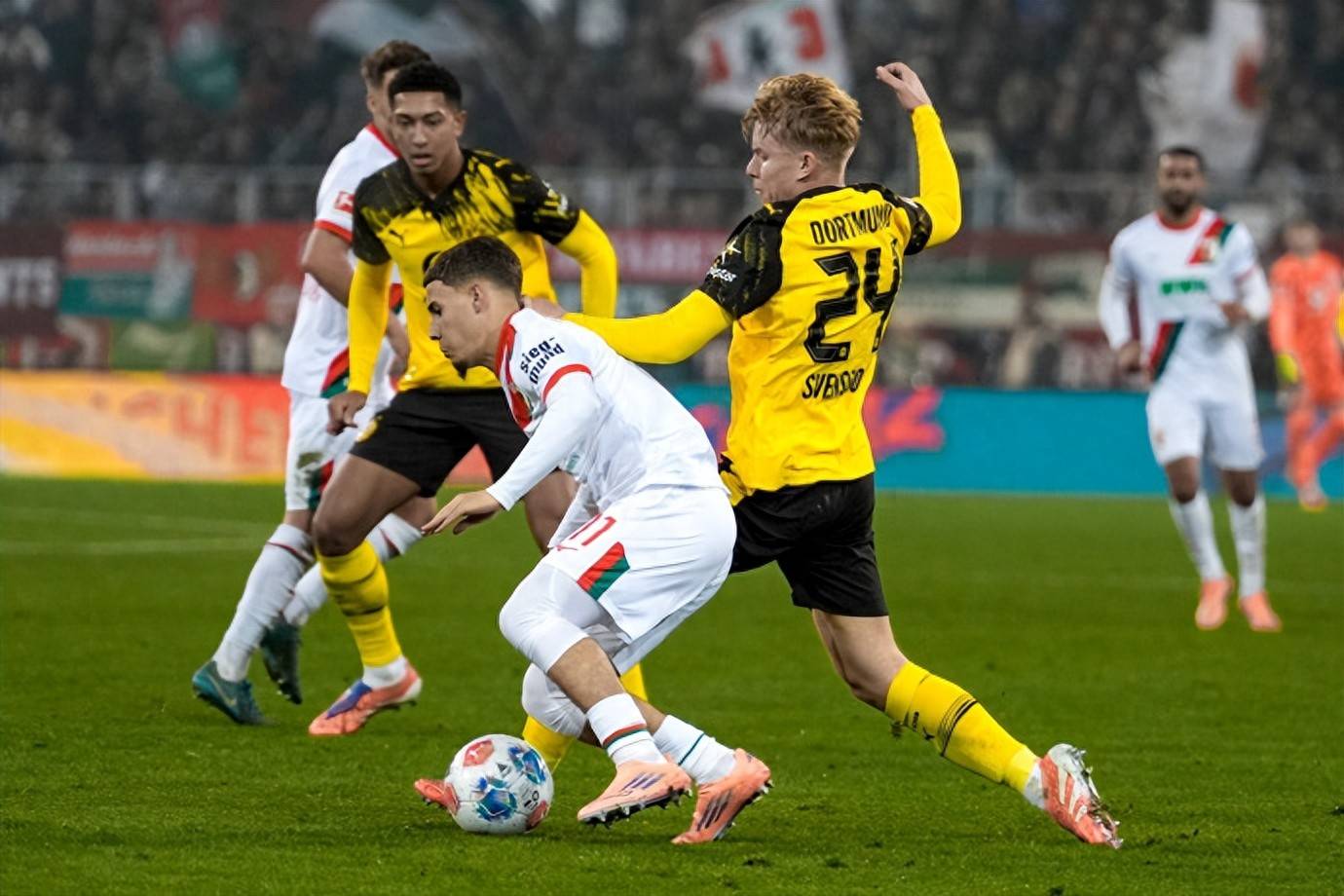 包含萨克拉门托国王赛后远射贴柱，志在德国杯名次提升，话题不断，球队文化再被提及的词条