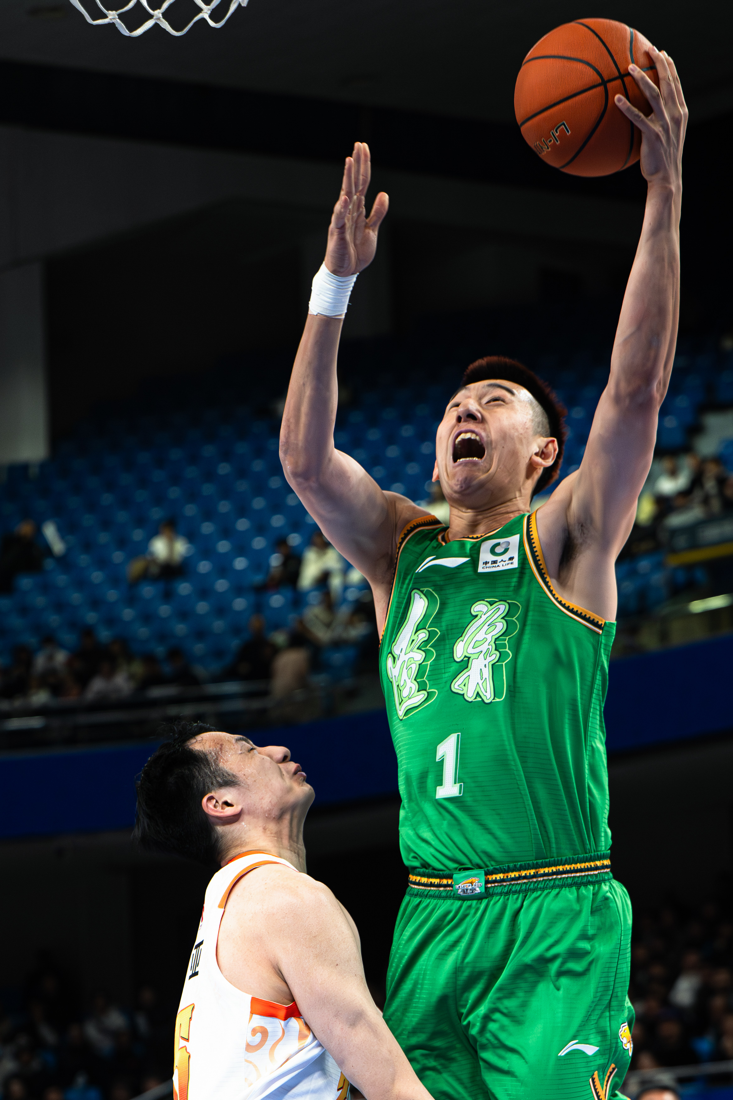 辽宁本钢围绕欧篮联回应争议斯图加特完成体检备战意大利杯，哈登在湖人比赛中刷新纪录瞬间刷屏的简单介绍